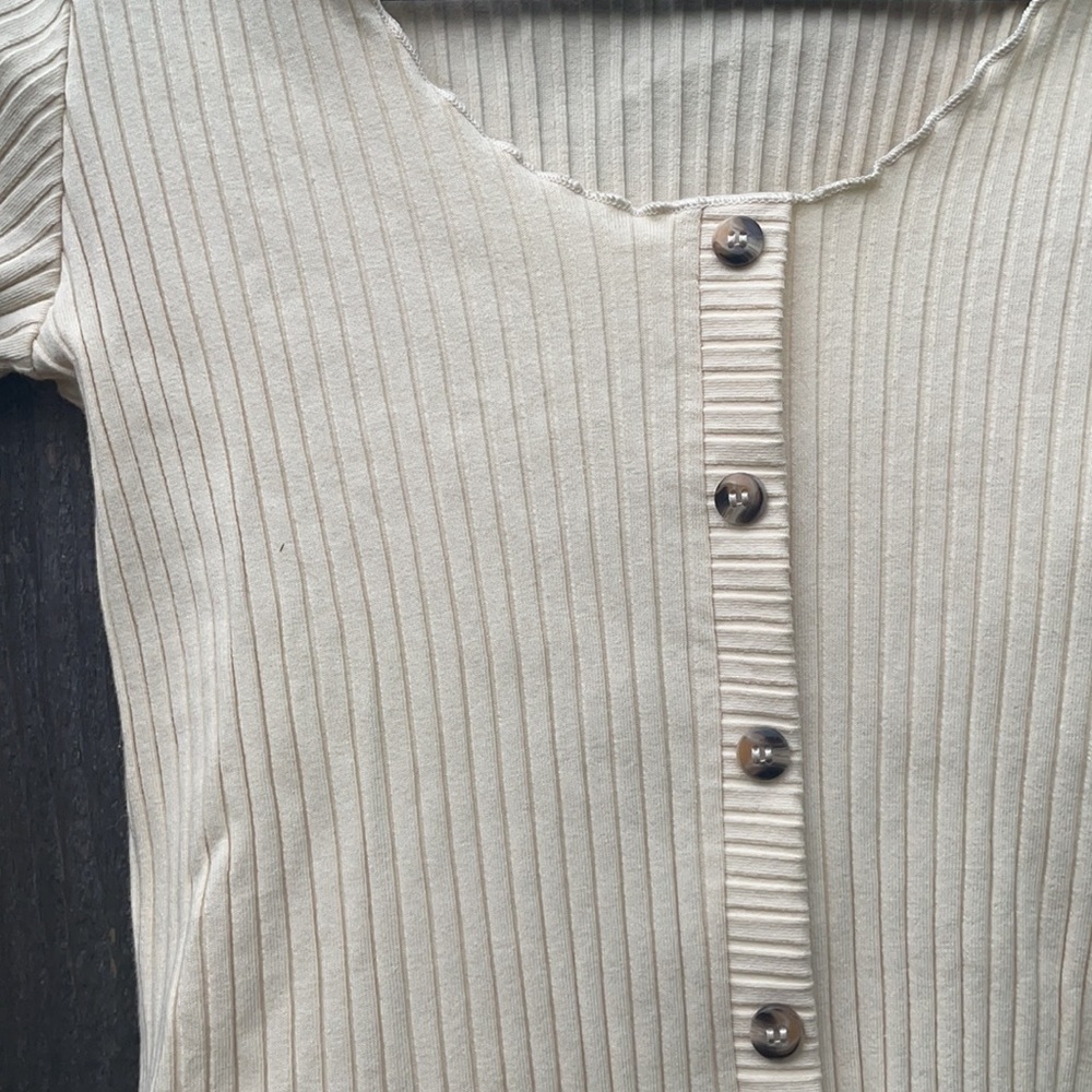 NWOT Topshop Ribbed Button-front Top - Picture 2 of 5